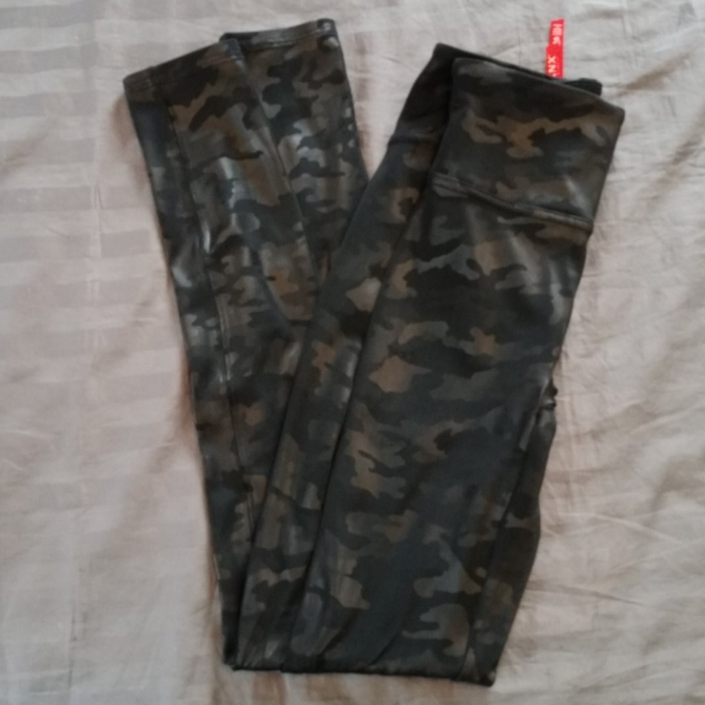 Spanks camo leggings